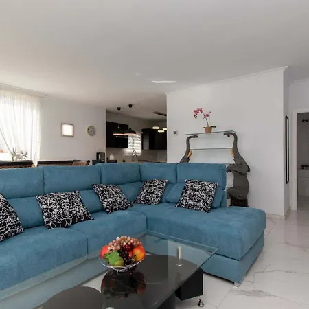 Villa Chayofa فيلة *